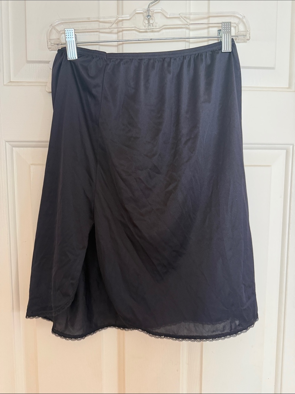 Viintage  Vassarette NWT Black Half Slip with Lace Trim size M 20in